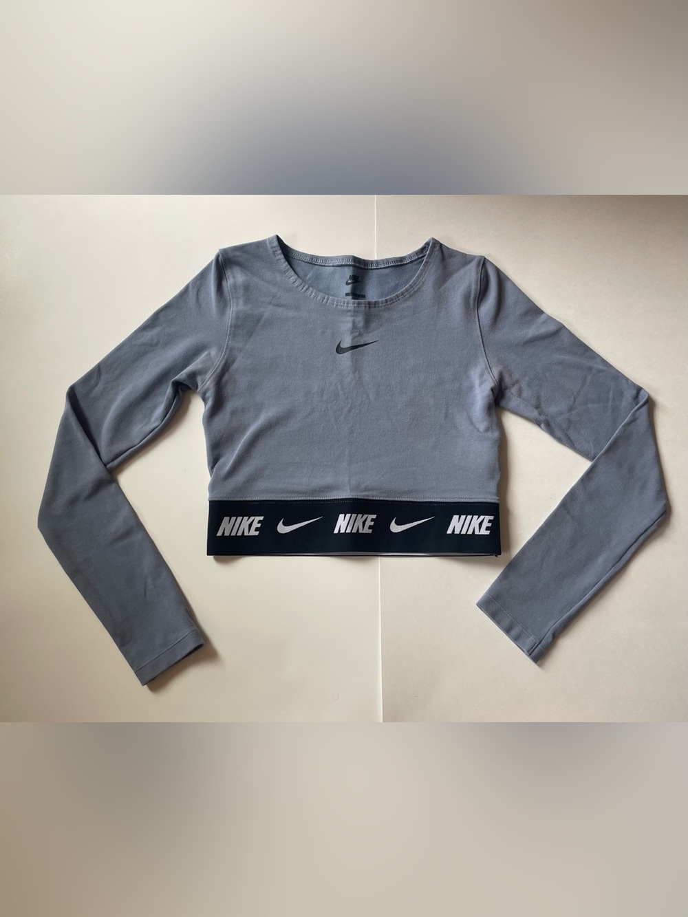 Nike Grey Long-Sleeve Cropped Athletic Yoga Workout Top